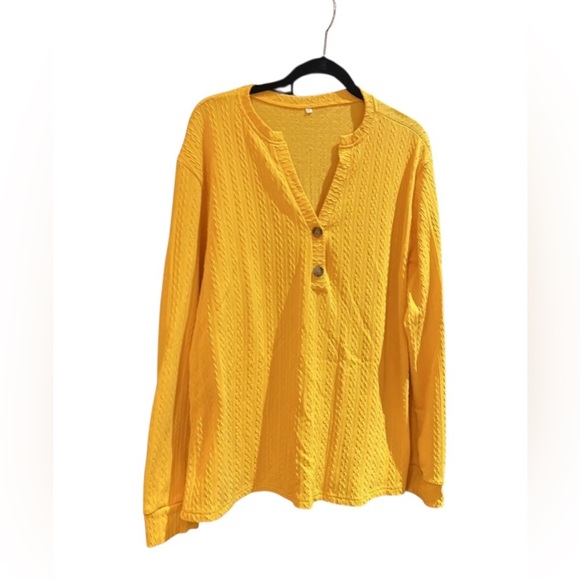 Tops - XXL Ladies Gold Pullover Top